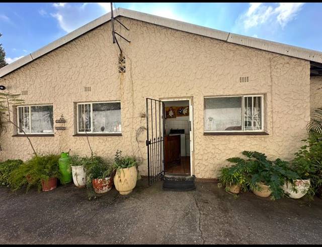 4 BEDROOM HOUSE FOR SALE IN BRAMLEY PARK